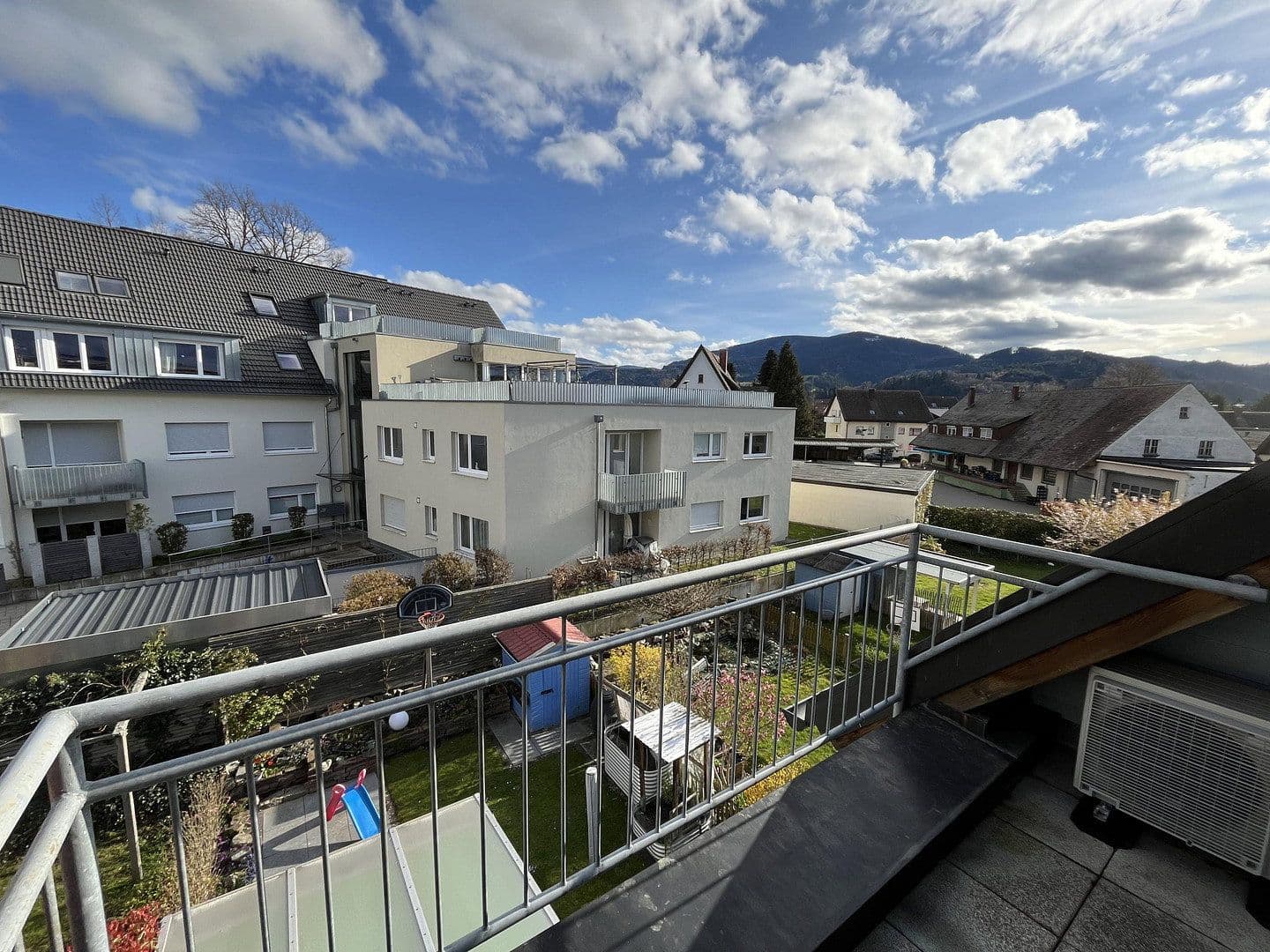 Prodej domu 120 m², pozemek 200 m², Kirchzarten, Bádensko-Württembersko Prodej domu 120 m², pozemek 200 m², Kirchzarten, Bádensko-Württembersko