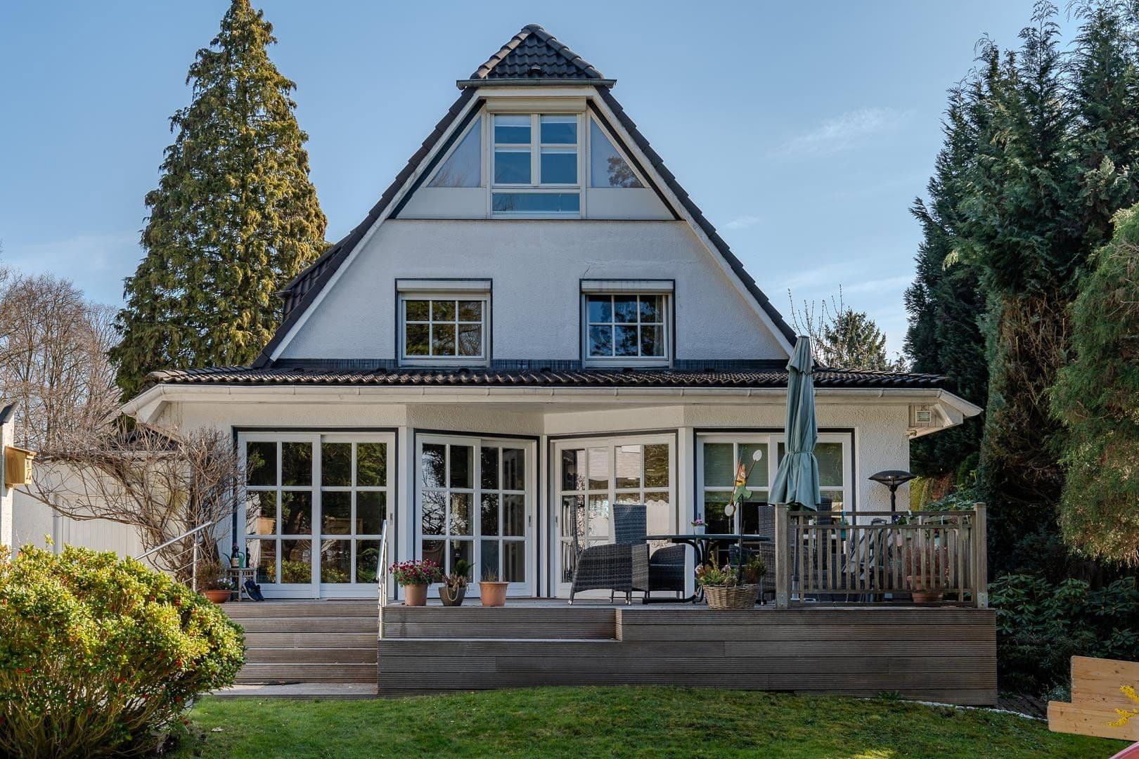 Prodej domu 219 m², pozemek 1.176 m², Hamburg, Hamburg Prodej domu 219 m², pozemek 1.176 m², Hamburg, Hamburg