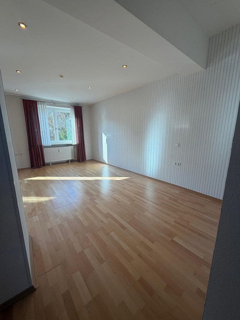 Pronájem bytu 3+1 95 m², Hambacherstr 21, Neustadt, Porýní-Falc Pronájem bytu 3+1 95 m², Hambacherstr 21, Neustadt, Porýní-Falc