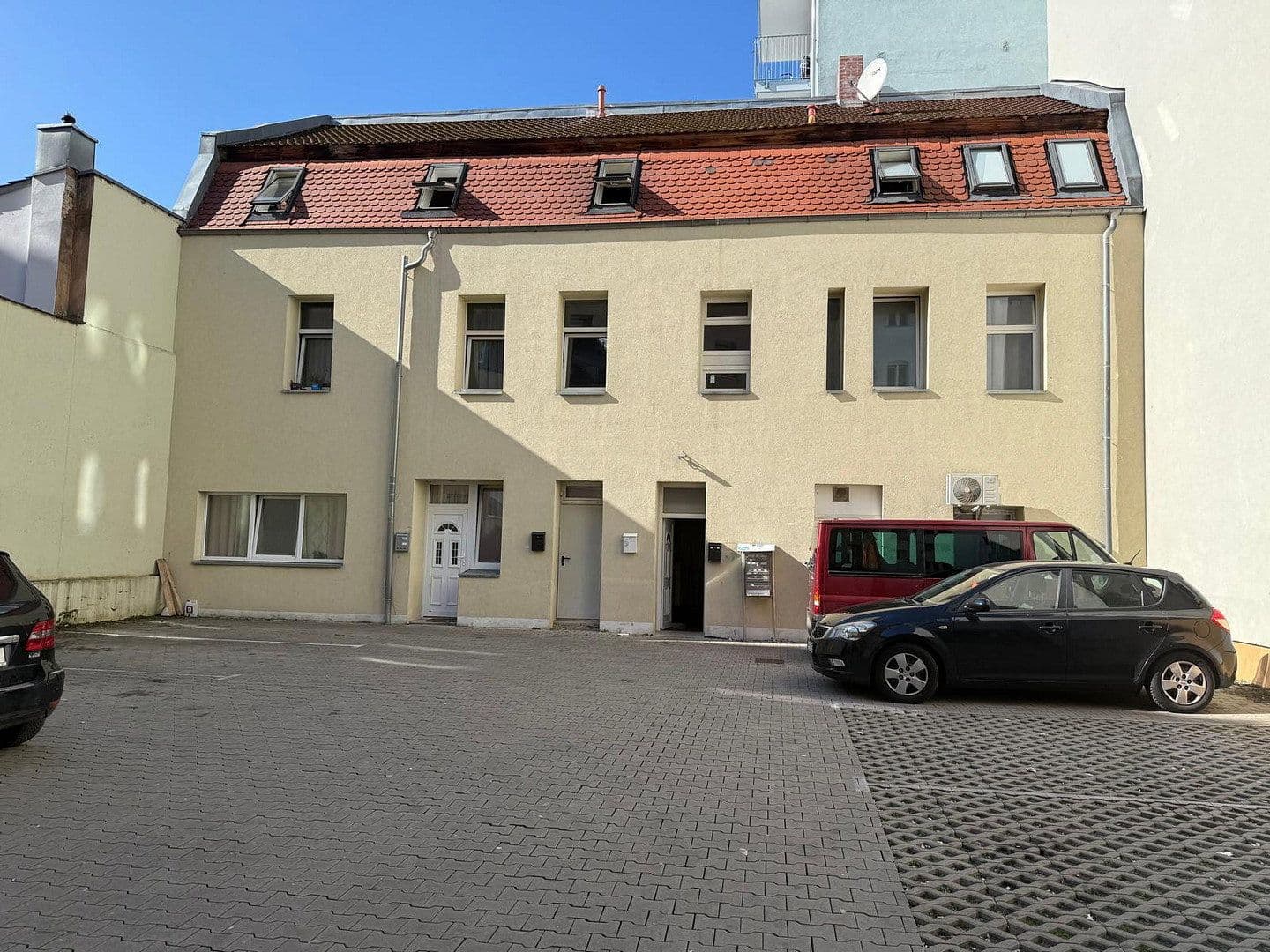 Prodej domu 768 m², pozemek 584 m², Rothenburger Straße 130, Nürnberg, Bavorsko Prodej domu 768 m², pozemek 584 m², Rothenburger Straße 130, Nürnberg, Bavorsko