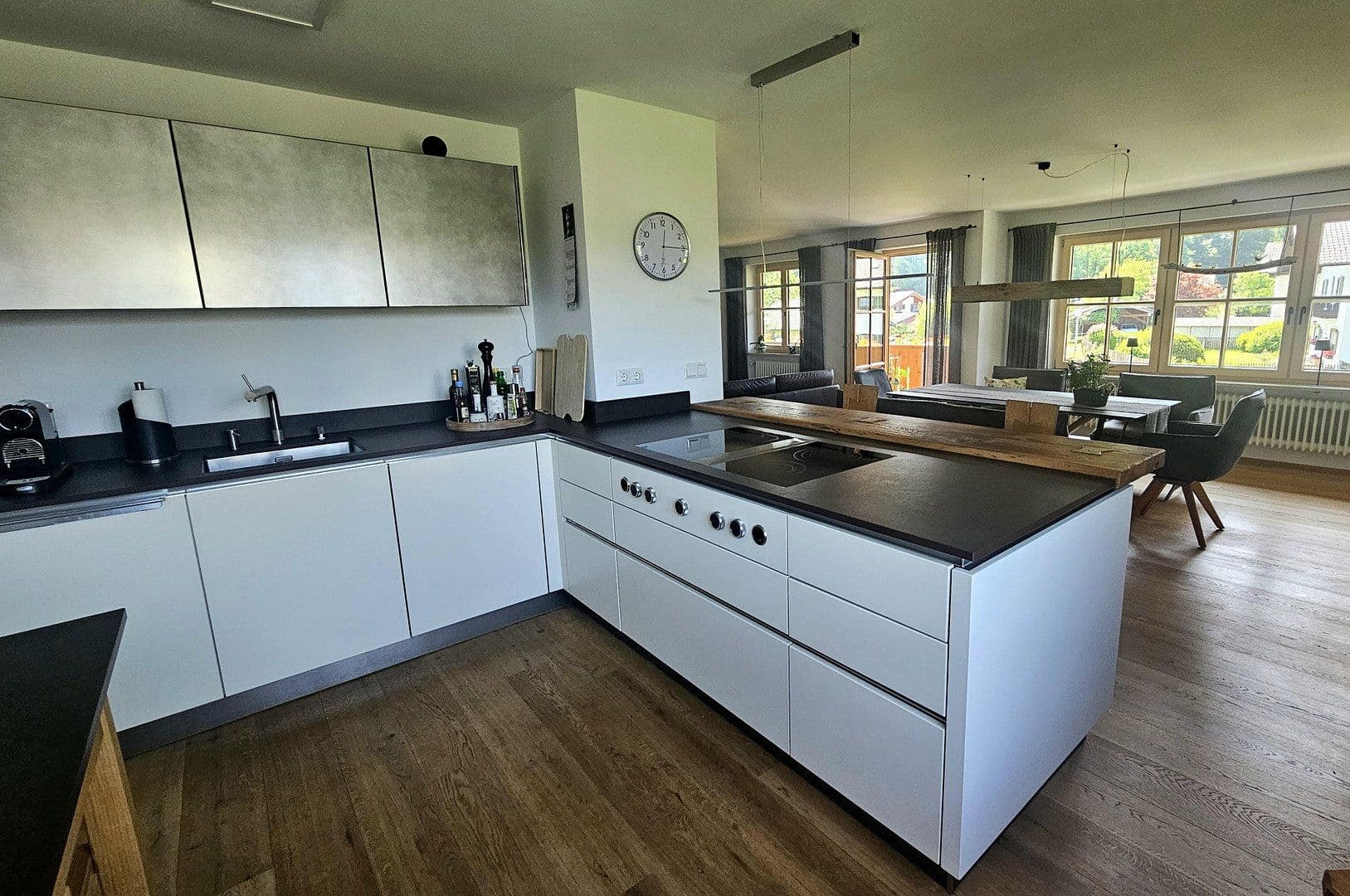 Prodej domu 209 m², pozemek 1.117 m², Frühlingstraße 8, Teisendorf, Bavorsko Prodej domu 209 m², pozemek 1.117 m², Frühlingstraße 8, Teisendorf, Bavorsko