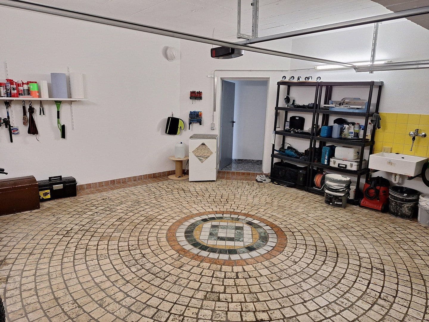 Prodej domu 175 m², pozemek 757 m², Krokusweg 1, Münsingen, Bádensko-Württembersko Prodej domu 175 m², pozemek 757 m², Krokusweg 1, Münsingen, Bádensko-Württembersko