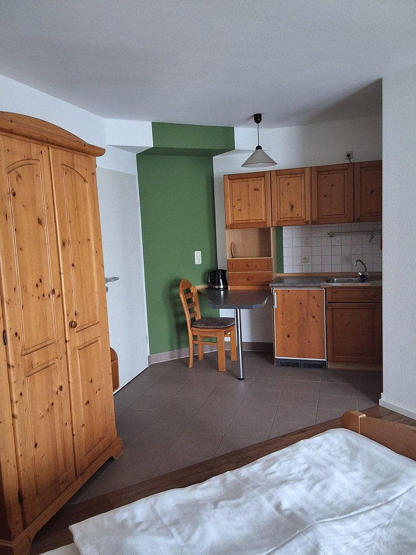 Pronájem bytu 1+1 30 m², Schloßbergstraße 3, Windelsbach, Bavorsko Pronájem bytu 1+1 30 m², Schloßbergstraße 3, Windelsbach, Bavorsko