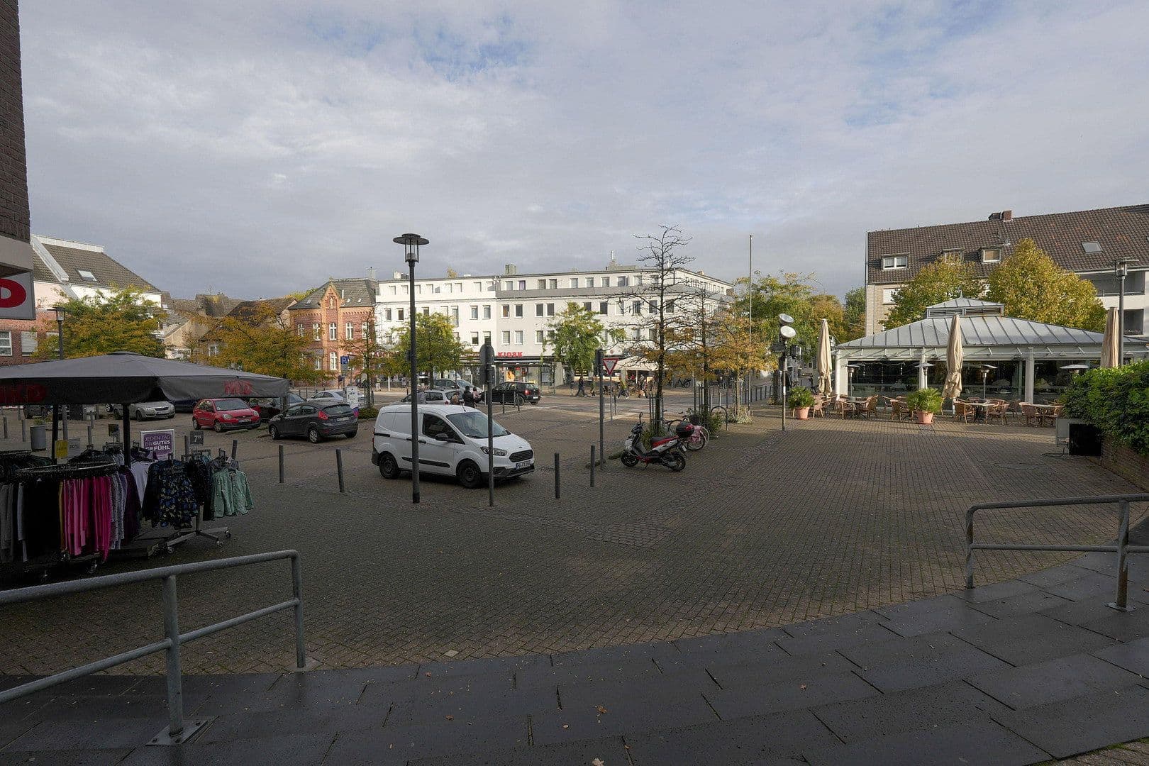 Prodej domu 1.780 m², pozemek 1.162 m², Konstantinplatz.5, Nordrhein-Westfalen - Mönchengladbach, Severní Porýní-Vestfálsko Prodej domu 1.780 m², pozemek 1.162 m², Konstantinplatz.5, Nordrhein-Westfalen - Mönchengladbach, Severní Porýní-Vestfálsko