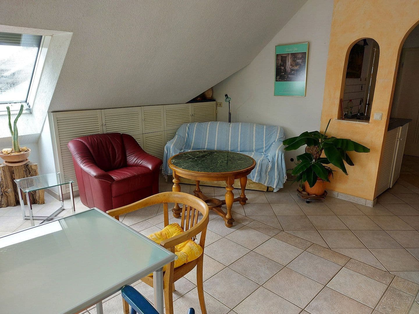 Pronájem bytu 2+1 65 m², Schwalbach am Taunus, Hessen Pronájem bytu 2+1 65 m², Schwalbach am Taunus, Hessen