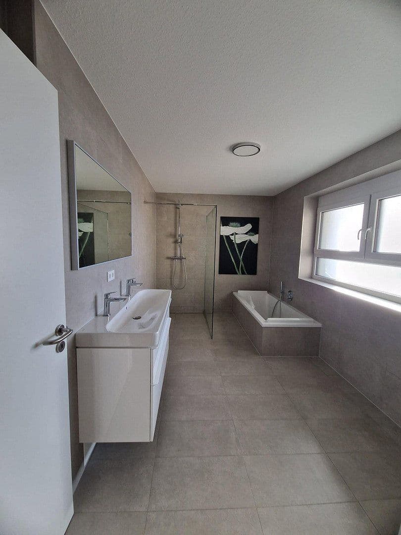 Pronájem bytu 3+1 118 m², Hambrücken, Bádensko-Württembersko Pronájem bytu 3+1 118 m², Hambrücken, Bádensko-Württembersko