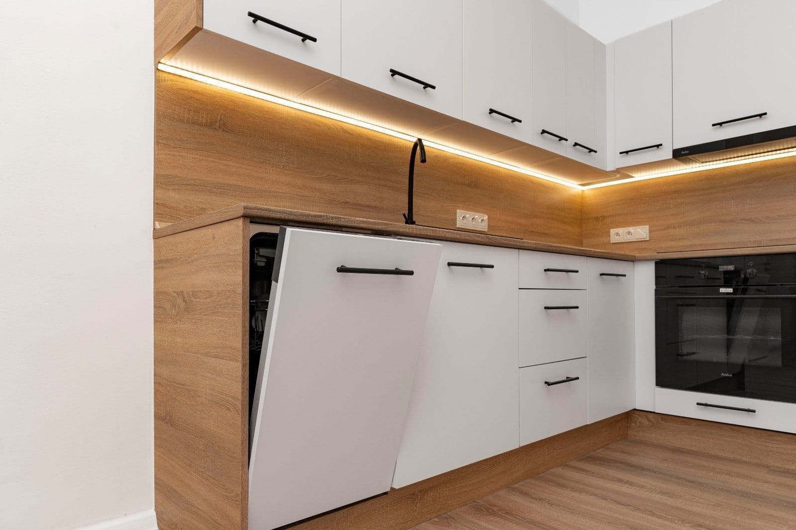 Pronájem bytu 3+kk 72 m², Kolmá, Havířov, Moravskoslezský kraj Pronájem bytu 3+kk 72 m², Kolmá, Havířov, Moravskoslezský kraj