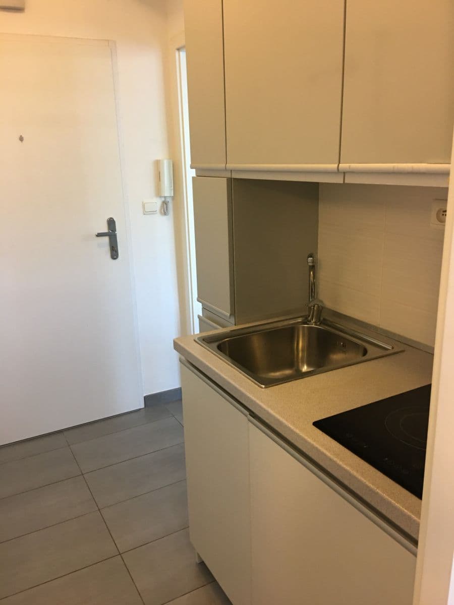 Pronájem bytu Garsoniéra 24 m², Nové Mesto, Bratislavský kraj Pronájem bytu Garsoniéra 24 m², Nové Mesto, Bratislavský kraj