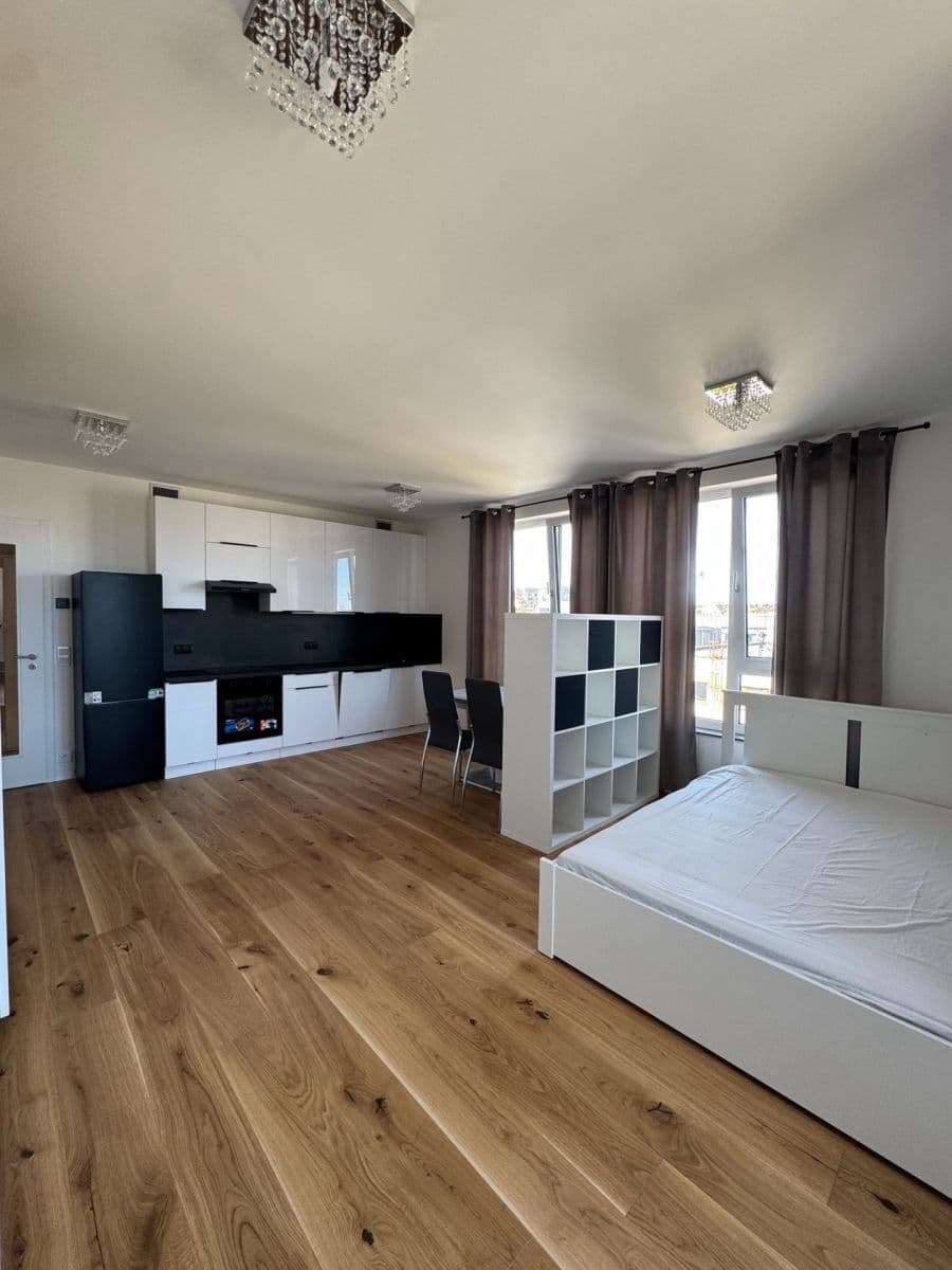 Pronájem bytu 1+kk 39 m², U Komína, Praha, Praha Pronájem bytu 1+kk 39 m², U Komína, Praha, Praha
