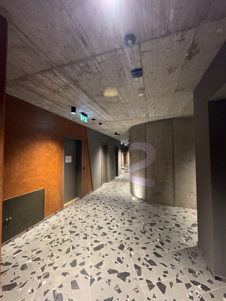 Pronájem bytu 1+kk 39 m², U Komína, Praha, Praha Pronájem bytu 1+kk 39 m², U Komína, Praha, Praha