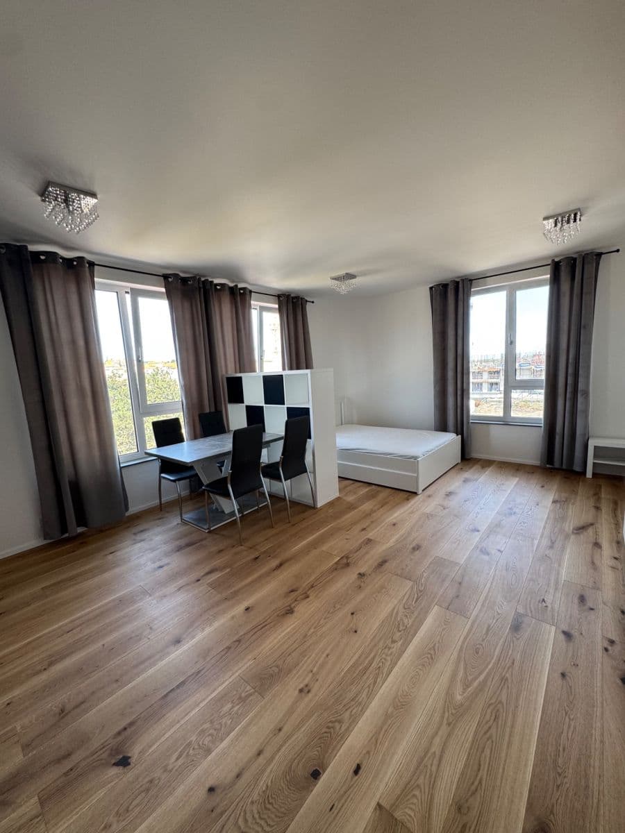 Pronájem bytu 1+kk 39 m², U Komína, Praha, Praha Pronájem bytu 1+kk 39 m², U Komína, Praha, Praha