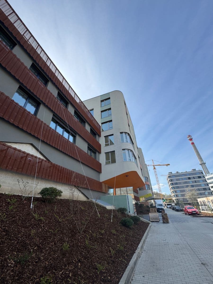 Pronájem bytu 1+kk 39 m², U Komína, Praha, Praha Pronájem bytu 1+kk 39 m², U Komína, Praha, Praha