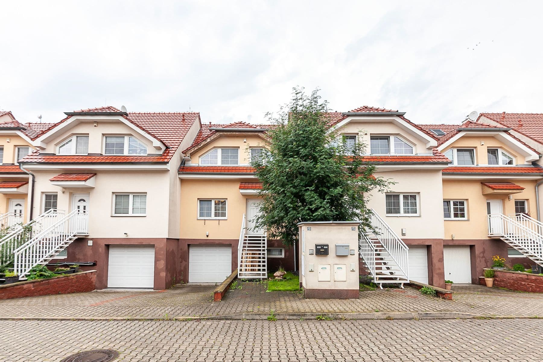 Prodej domu 220 m², pozemek 253 m², Okrová, Praha, Praha Prodej domu 220 m², pozemek 253 m², Okrová, Praha, Praha