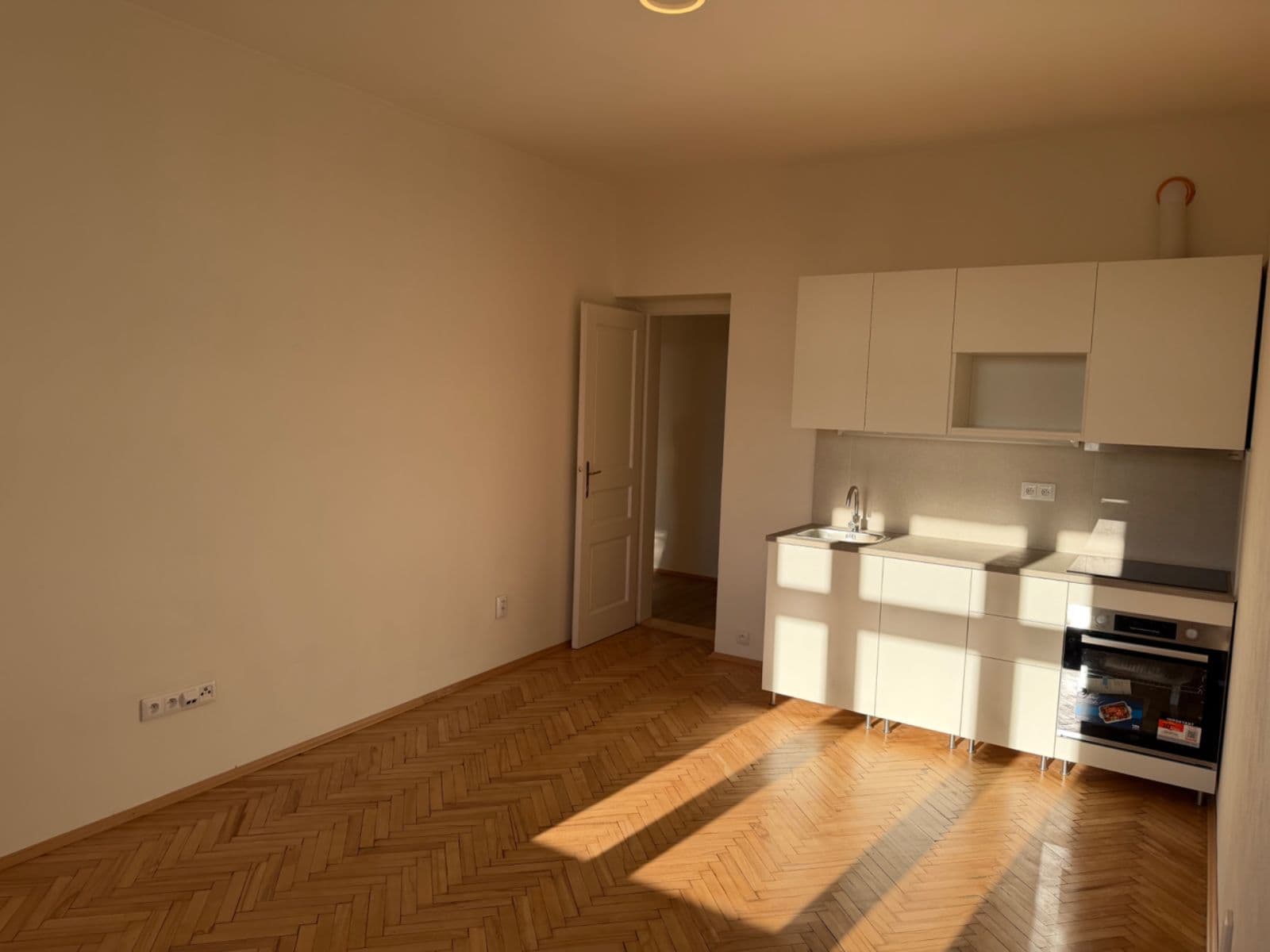 Pronájem bytu 2+kk 45 m², U Zvonařky, Praha, Praha Pronájem bytu 2+kk 45 m², U Zvonařky, Praha, Praha