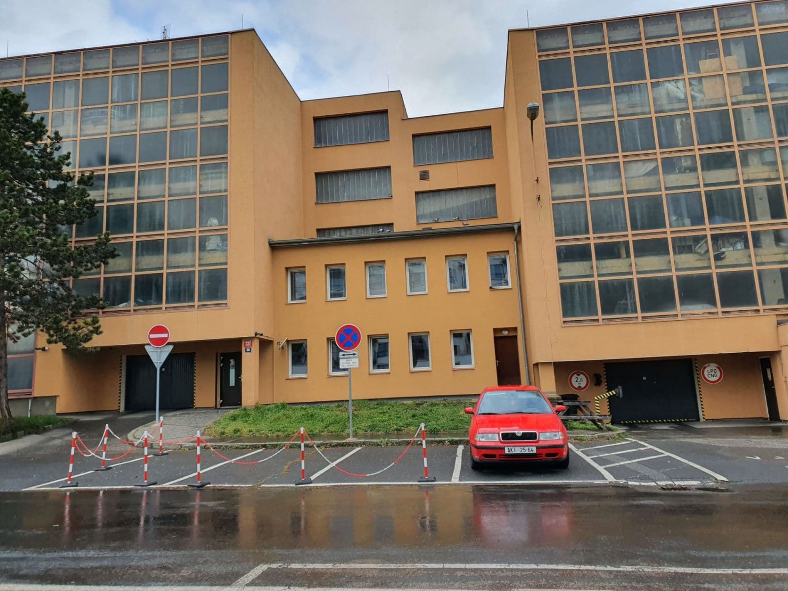 Pronájem garáže 18 m², Lovosická, Praha, Praha Pronájem garáže 18 m², Lovosická, Praha, Praha