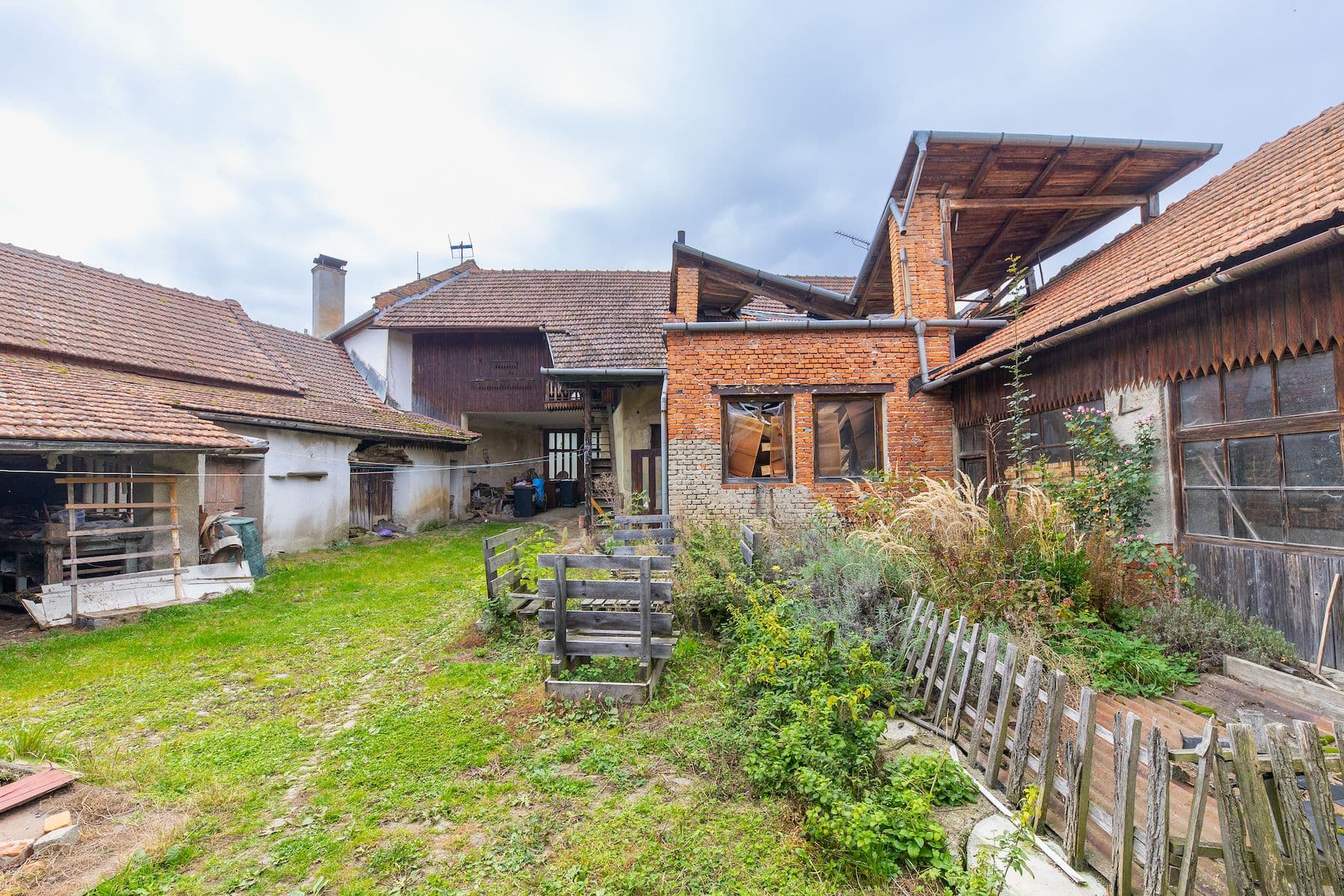 Prodej domu 100 m², pozemek 4.135 m², Prostějovičky, Olomoucký kraj Prodej domu 100 m², pozemek 4.135 m², Prostějovičky, Olomoucký kraj