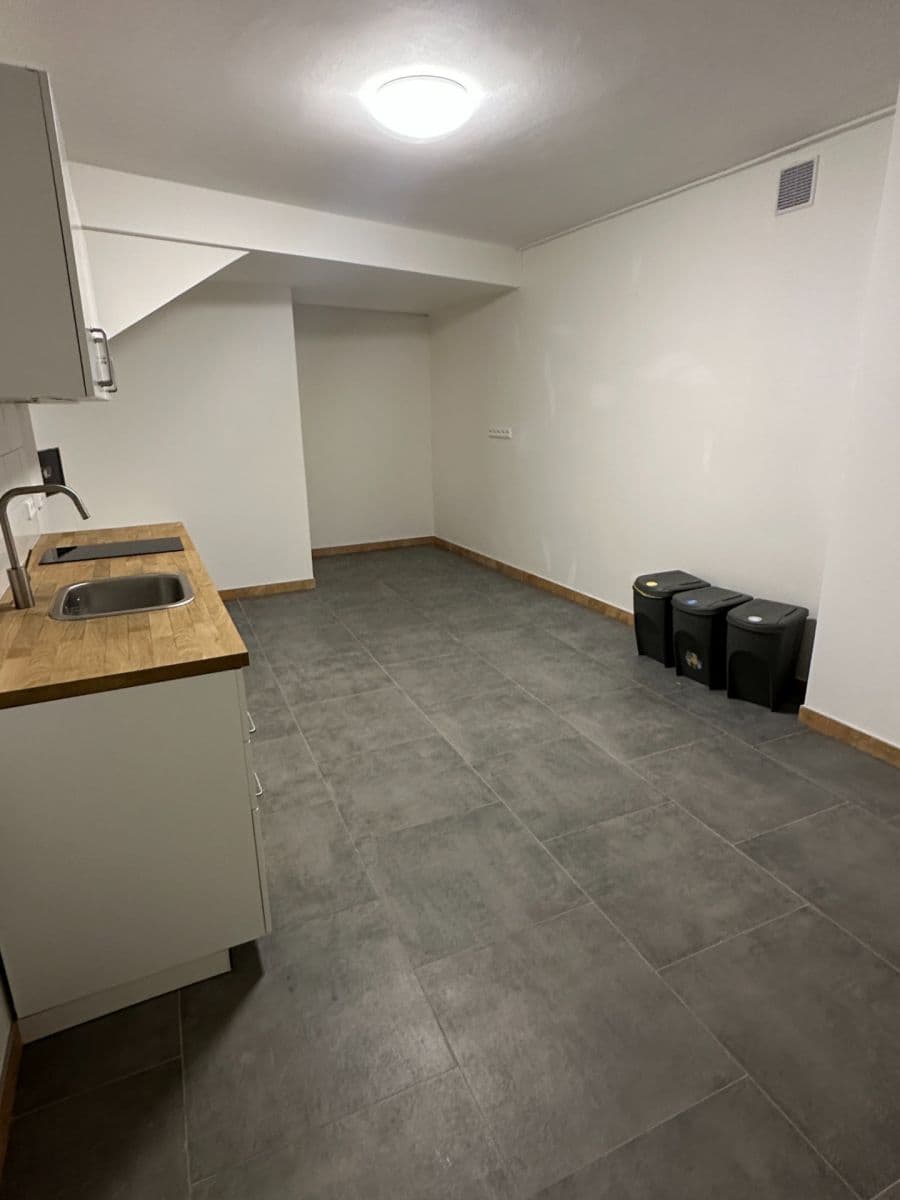 Pronájem kanceláře 80 m², Kovářova, Praha, Praha Pronájem kanceláře 80 m², Kovářova, Praha, Praha