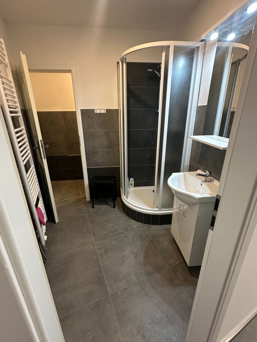 Pronájem kanceláře 80 m², Kovářova, Praha, Praha Pronájem kanceláře 80 m², Kovářova, Praha, Praha