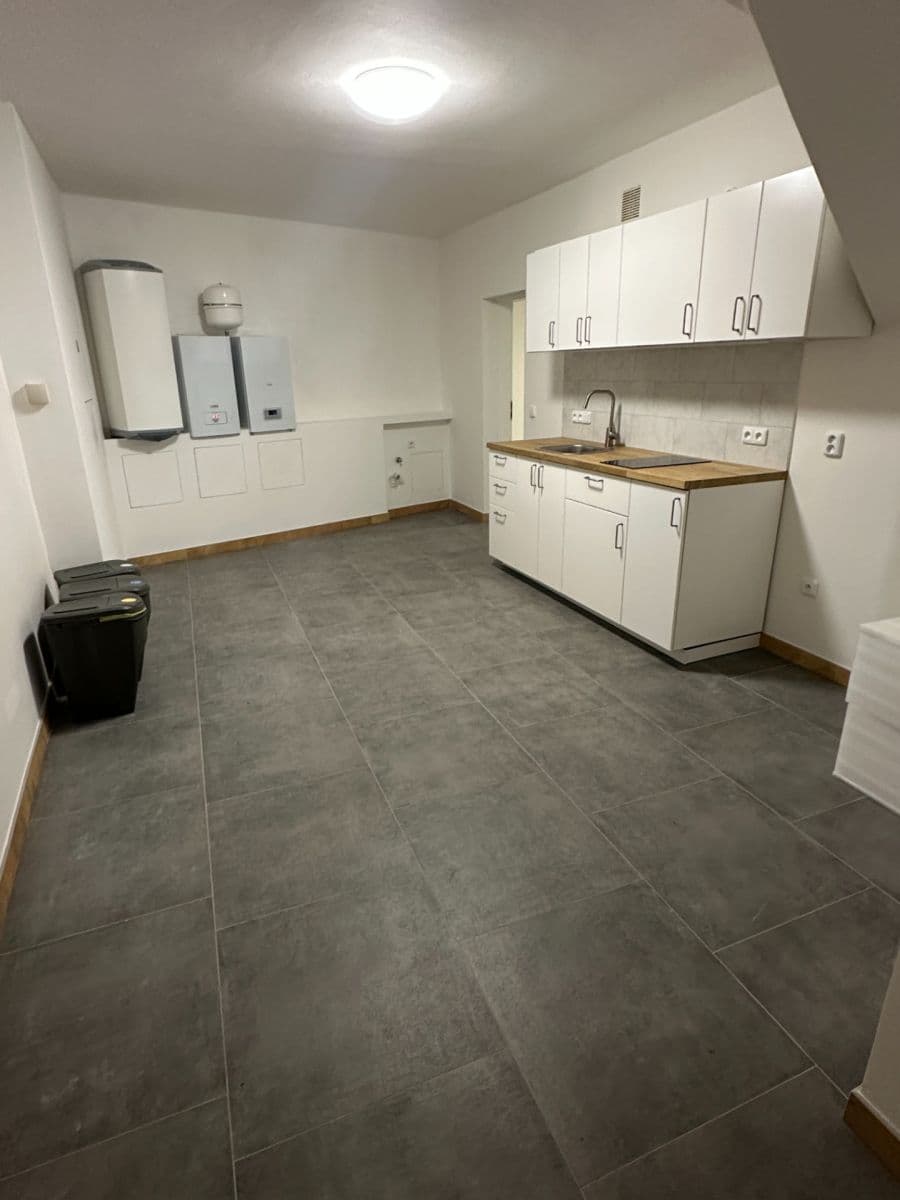 Pronájem kanceláře 80 m², Kovářova, Praha, Praha Pronájem kanceláře 80 m², Kovářova, Praha, Praha