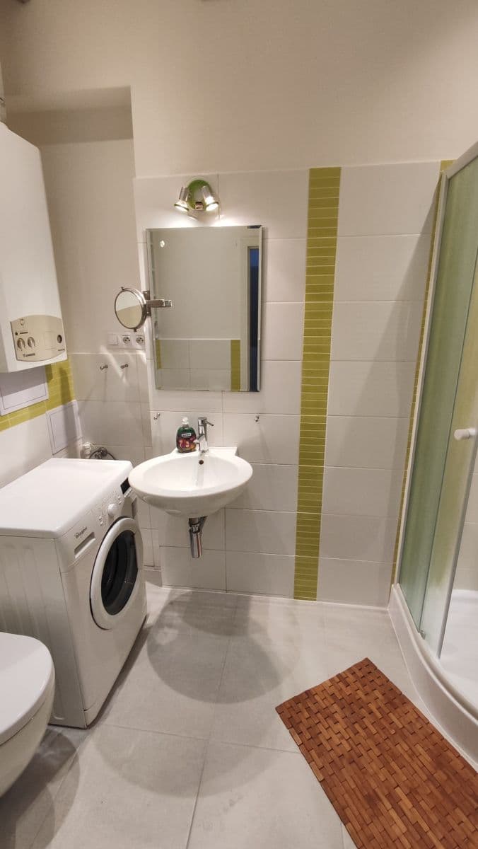 Pronájem bytu 2+1 65 m², Pod Kavalírkou, Praha, Praha Pronájem bytu 2+1 65 m², Pod Kavalírkou, Praha, Praha