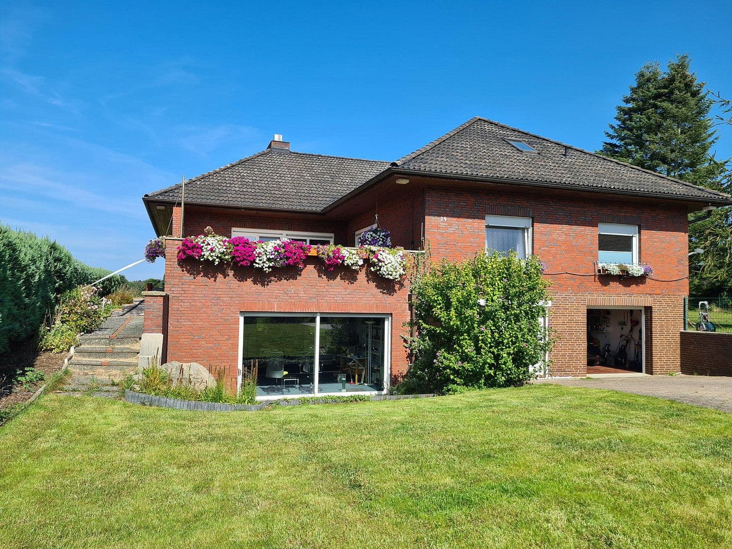 Prodej domu 298 m², pozemek 1.567 m², Sülfeld, Šlesvicko-Holštýnsko Prodej domu 298 m², pozemek 1.567 m², Sülfeld, Šlesvicko-Holštýnsko