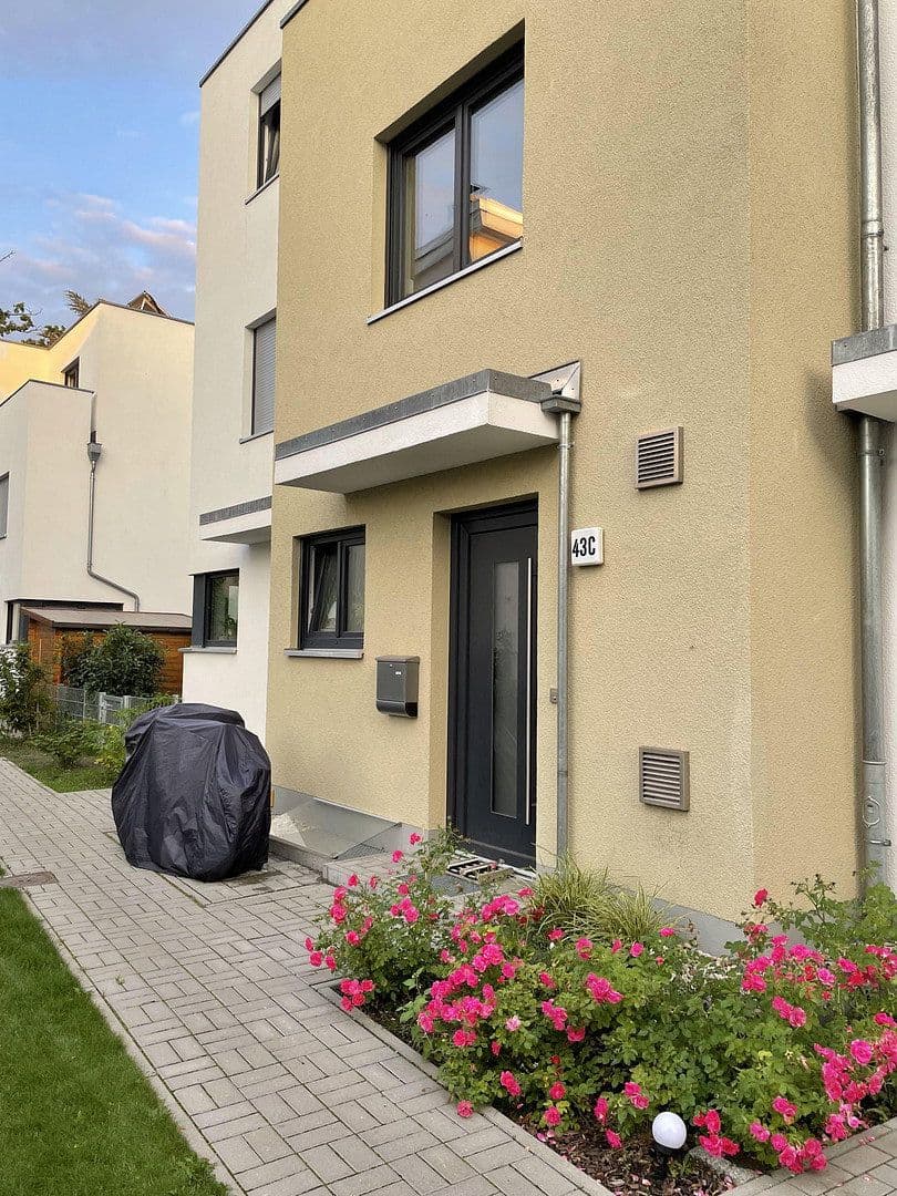 Prodej domu 137 m², pozemek 81 m², Berlin, Berlín Prodej domu 137 m², pozemek 81 m², Berlin, Berlín