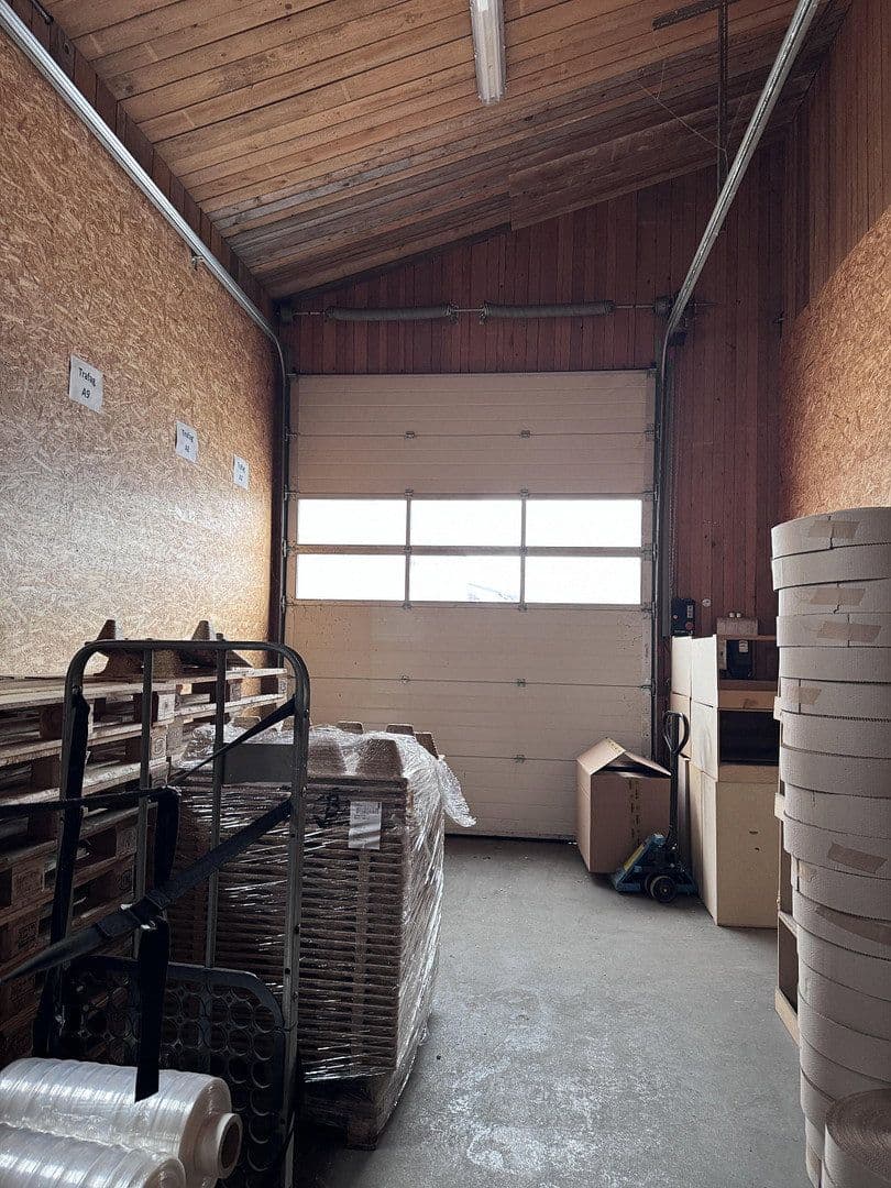 Pronájem nebytového prostoru 2.000 m², Lauterbachstr.15 und 17, Geretsried, Bavorsko Pronájem nebytového prostoru 2.000 m², Lauterbachstr.15 und 17, Geretsried, Bavorsko