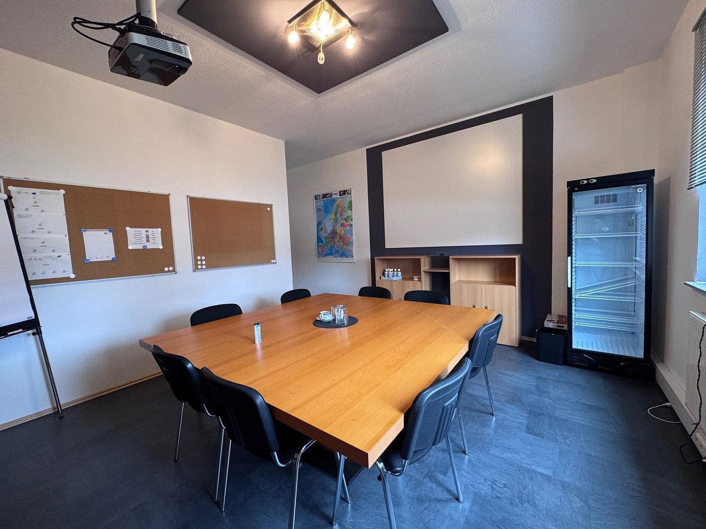 Pronájem nebytového prostoru 2.000 m², Lauterbachstr.15 und 17, Geretsried, Bavorsko Pronájem nebytového prostoru 2.000 m², Lauterbachstr.15 und 17, Geretsried, Bavorsko