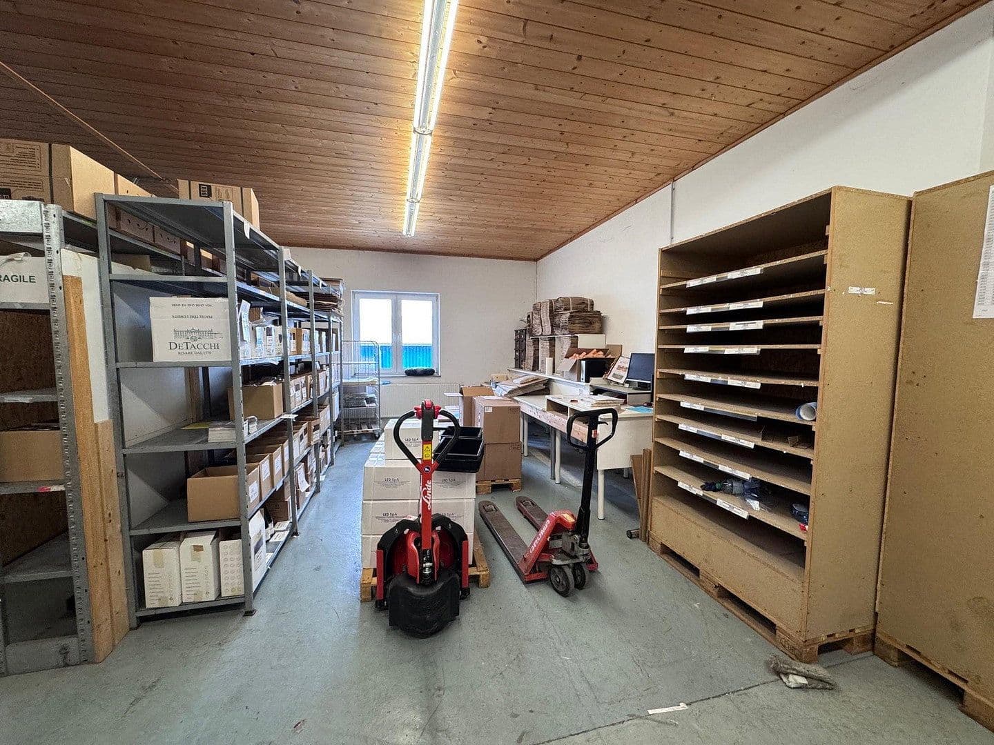 Pronájem nebytového prostoru 2.000 m², Lauterbachstr.15 und 17, Geretsried, Bavorsko Pronájem nebytového prostoru 2.000 m², Lauterbachstr.15 und 17, Geretsried, Bavorsko