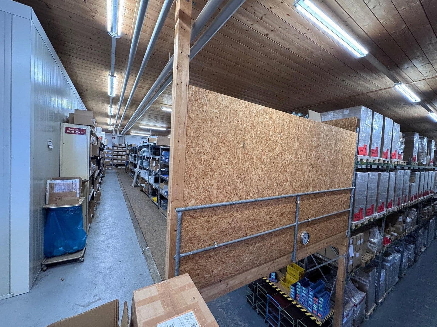 Pronájem nebytového prostoru 2.000 m², Lauterbachstr.15 und 17, Geretsried, Bavorsko Pronájem nebytového prostoru 2.000 m², Lauterbachstr.15 und 17, Geretsried, Bavorsko