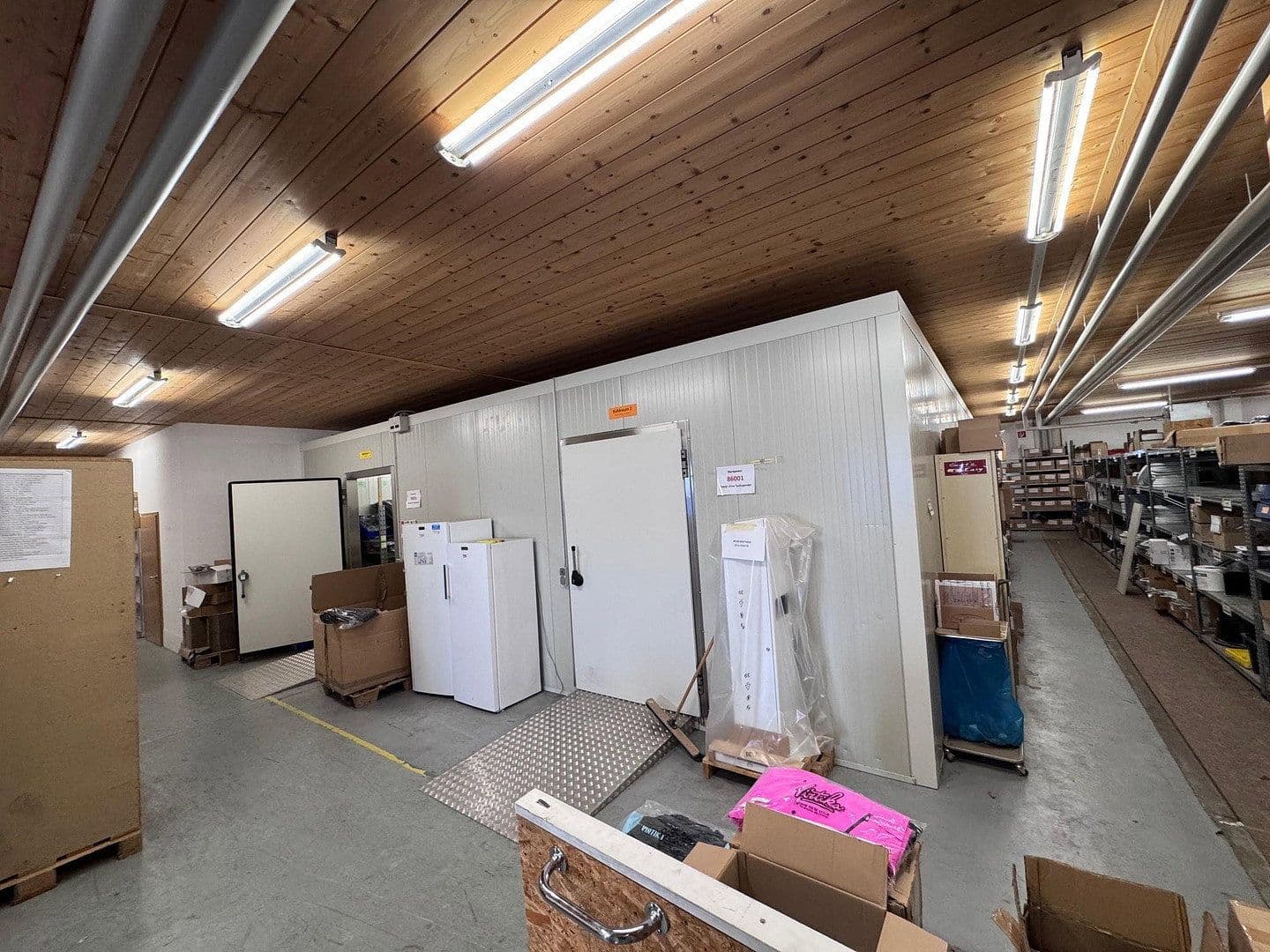 Pronájem nebytového prostoru 2.000 m², Lauterbachstr.15 und 17, Geretsried, Bavorsko Pronájem nebytového prostoru 2.000 m², Lauterbachstr.15 und 17, Geretsried, Bavorsko