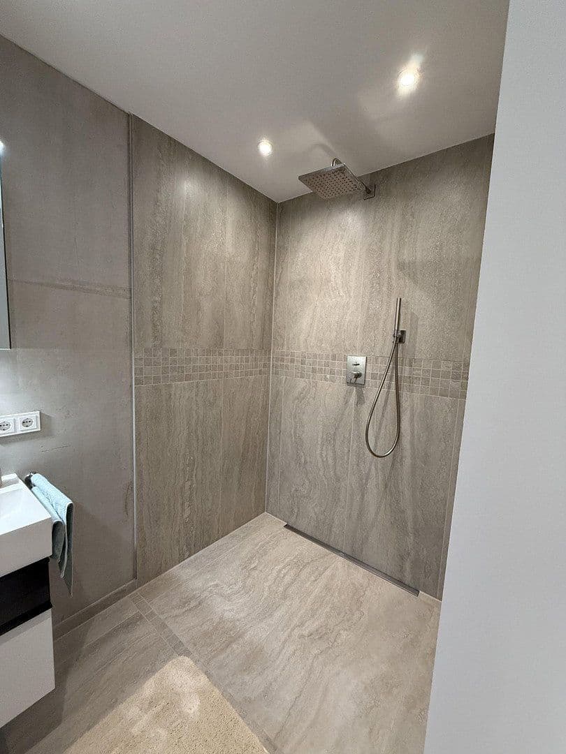 Pronájem bytu 2+1 62 m², Lerchenfeldstraße 28, München, Bavorsko Pronájem bytu 2+1 62 m², Lerchenfeldstraße 28, München, Bavorsko