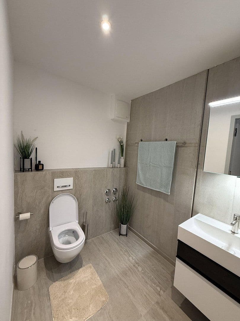 Pronájem bytu 2+1 62 m², Lerchenfeldstraße 28, München, Bavorsko Pronájem bytu 2+1 62 m², Lerchenfeldstraße 28, München, Bavorsko