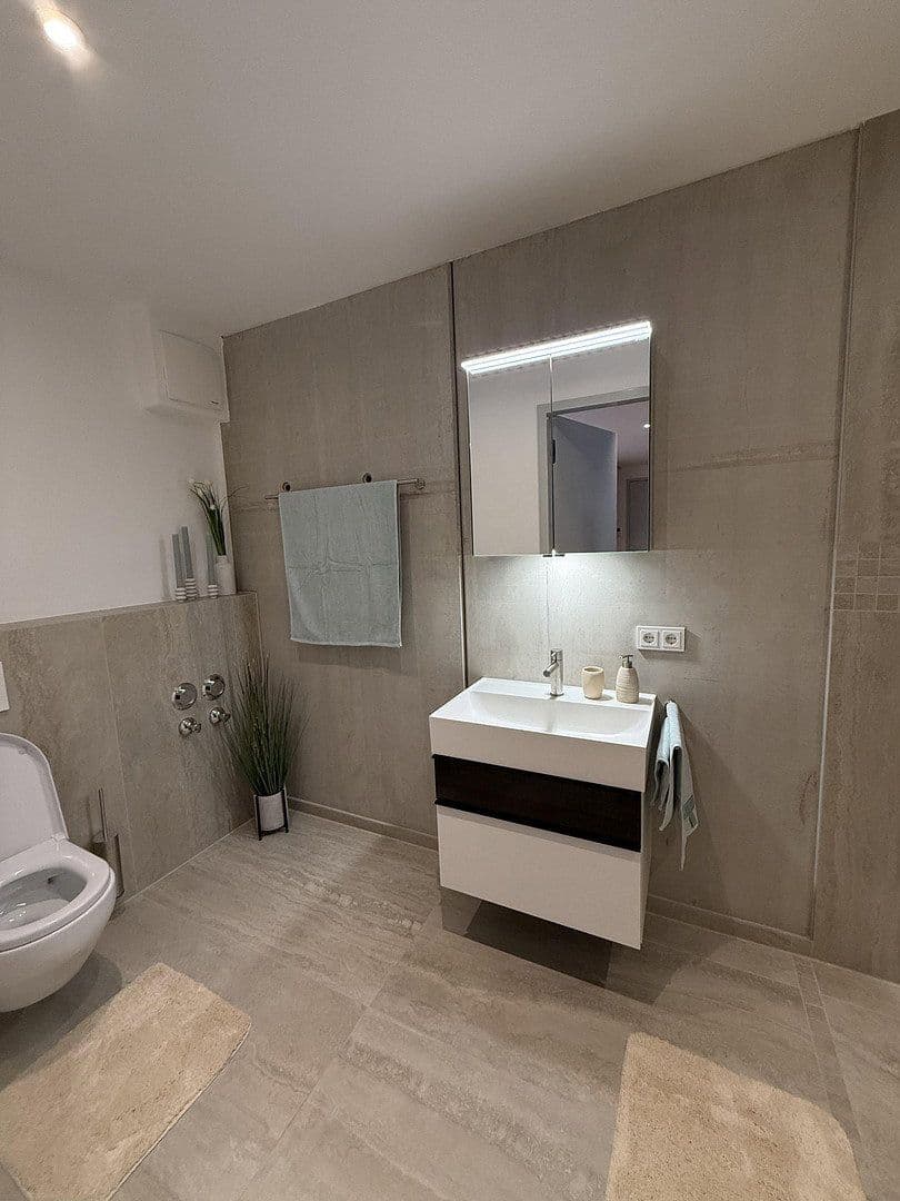 Pronájem bytu 2+1 62 m², Lerchenfeldstraße 28, München, Bavorsko Pronájem bytu 2+1 62 m², Lerchenfeldstraße 28, München, Bavorsko