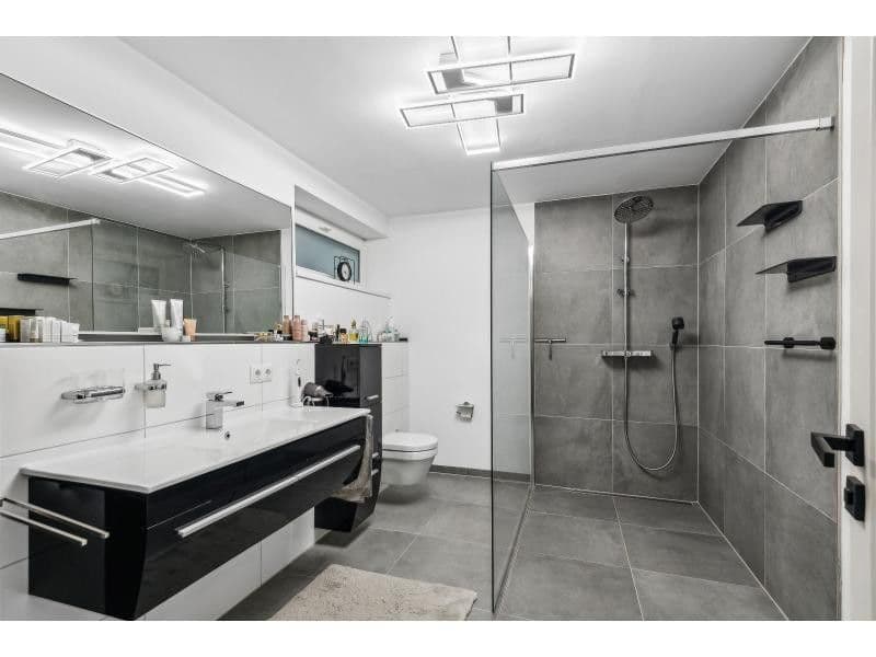 Prodej domu 447 m², pozemek 1.111 m², Siegfriedstraße 10, Taunusstein, Hessen Prodej domu 447 m², pozemek 1.111 m², Siegfriedstraße 10, Taunusstein, Hessen