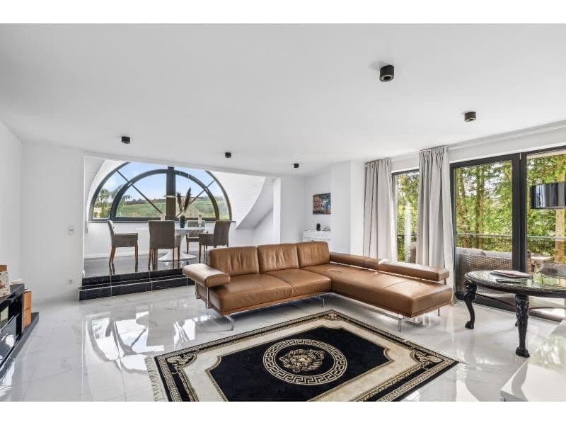 Prodej domu 447 m², pozemek 1.111 m², Siegfriedstraße 10, Taunusstein, Hessen Prodej domu 447 m², pozemek 1.111 m², Siegfriedstraße 10, Taunusstein, Hessen