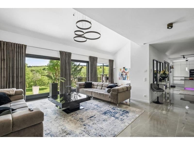 Prodej domu 447 m², pozemek 1.111 m², Siegfriedstraße 10, Taunusstein, Hessen Prodej domu 447 m², pozemek 1.111 m², Siegfriedstraße 10, Taunusstein, Hessen