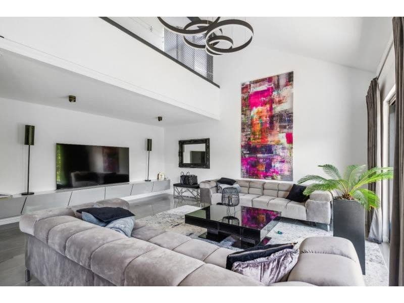 Prodej domu 447 m², pozemek 1.111 m², Siegfriedstraße 10, Taunusstein, Hessen Prodej domu 447 m², pozemek 1.111 m², Siegfriedstraße 10, Taunusstein, Hessen