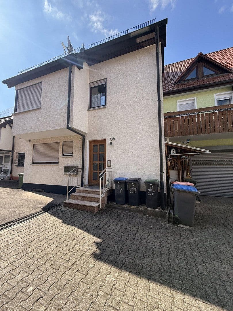 Prodej domu 155 m², pozemek 160 m², Renningen, Bádensko-Württembersko Prodej domu 155 m², pozemek 160 m², Renningen, Bádensko-Württembersko