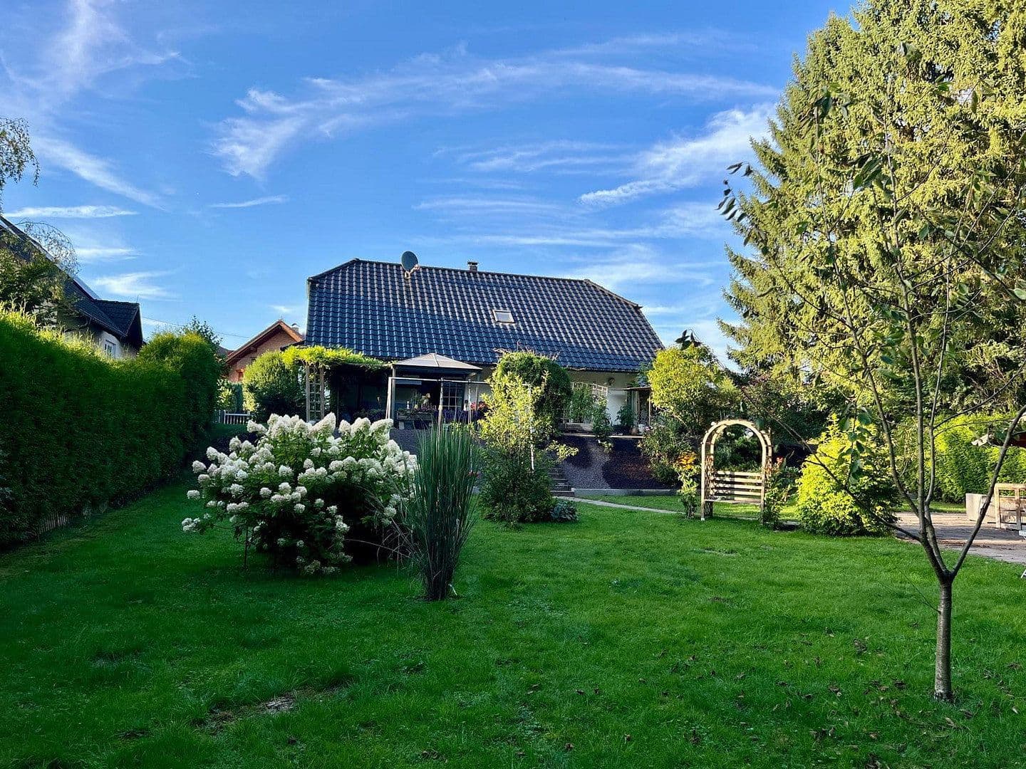 Prodej domu 187 m², pozemek 4.000 m², Brückenweiher, 12, Waldbröl, Severní Porýní-Vestfálsko Prodej domu 187 m², pozemek 4.000 m², Brückenweiher, 12, Waldbröl, Severní Porýní-Vestfálsko