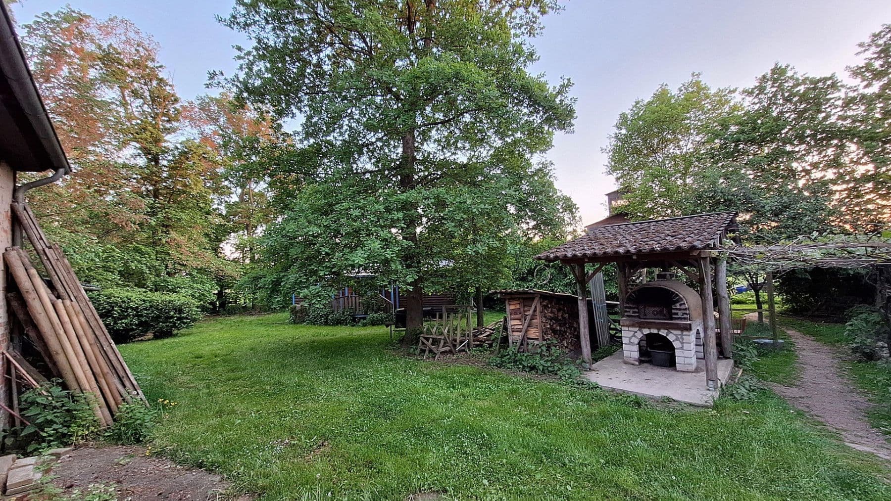 Prodej domu 245 m², pozemek 13.700 m², Wittingen, Dolní Sasko Prodej domu 245 m², pozemek 13.700 m², Wittingen, Dolní Sasko