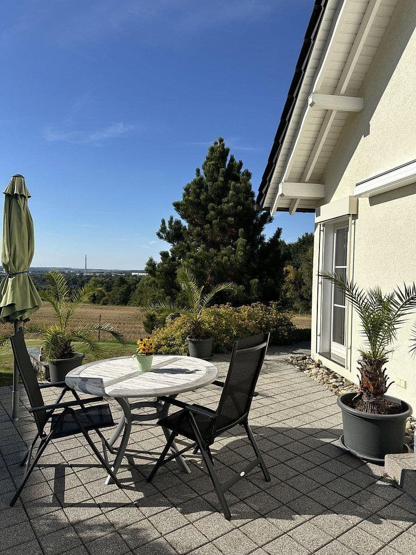 Prodej domu 220 m², pozemek 1.150 m², Chemnitz, Sasko Prodej domu 220 m², pozemek 1.150 m², Chemnitz, Sasko