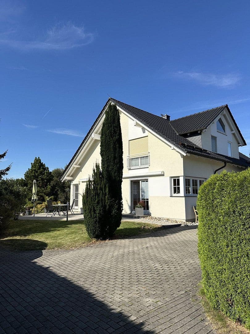 Prodej domu 220 m², pozemek 1.150 m², Chemnitz, Sasko Prodej domu 220 m², pozemek 1.150 m², Chemnitz, Sasko