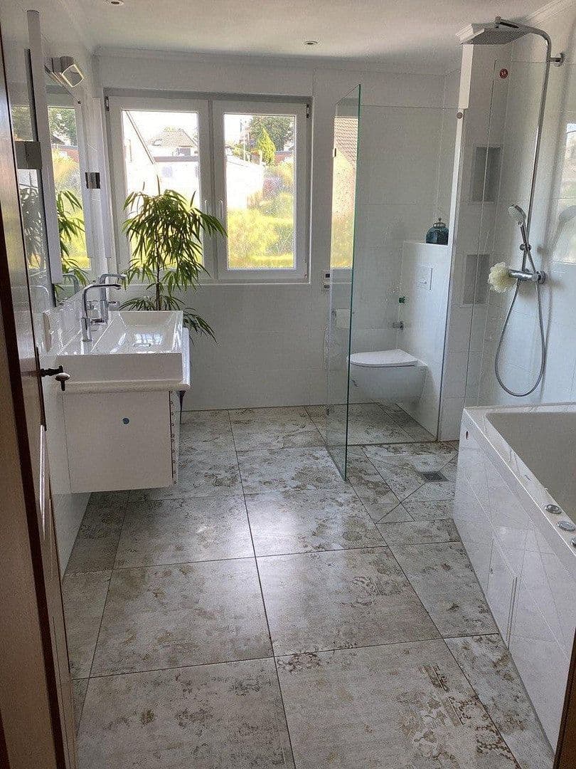 Prodej domu 280 m², pozemek 1.166 m², Stolberg, Severní Porýní-Vestfálsko Prodej domu 280 m², pozemek 1.166 m², Stolberg, Severní Porýní-Vestfálsko