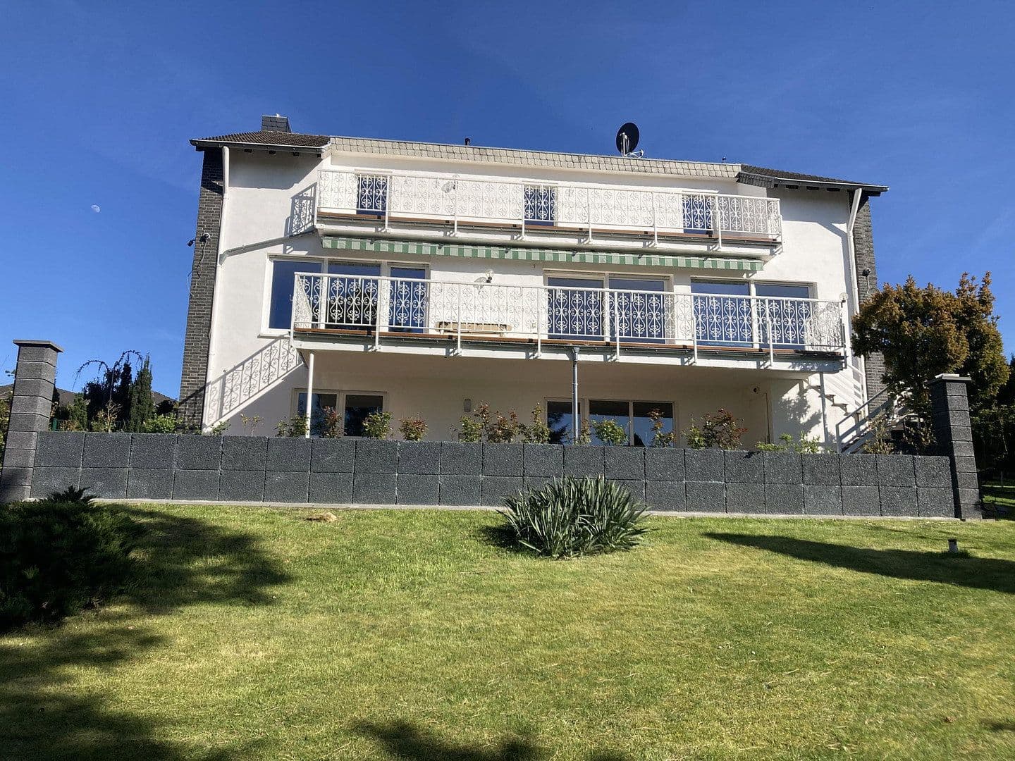 Prodej domu 280 m², pozemek 1.166 m², Stolberg, Severní Porýní-Vestfálsko Prodej domu 280 m², pozemek 1.166 m², Stolberg, Severní Porýní-Vestfálsko