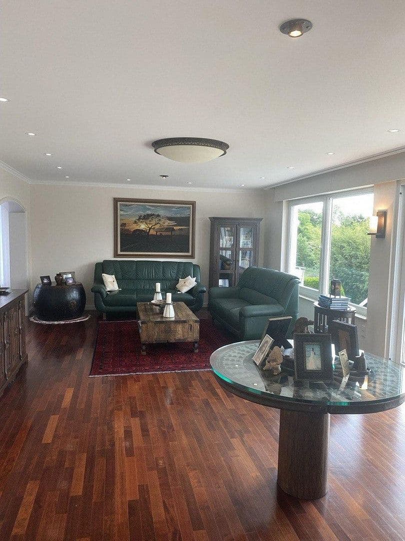 Prodej domu 280 m², pozemek 1.166 m², Stolberg, Severní Porýní-Vestfálsko Prodej domu 280 m², pozemek 1.166 m², Stolberg, Severní Porýní-Vestfálsko