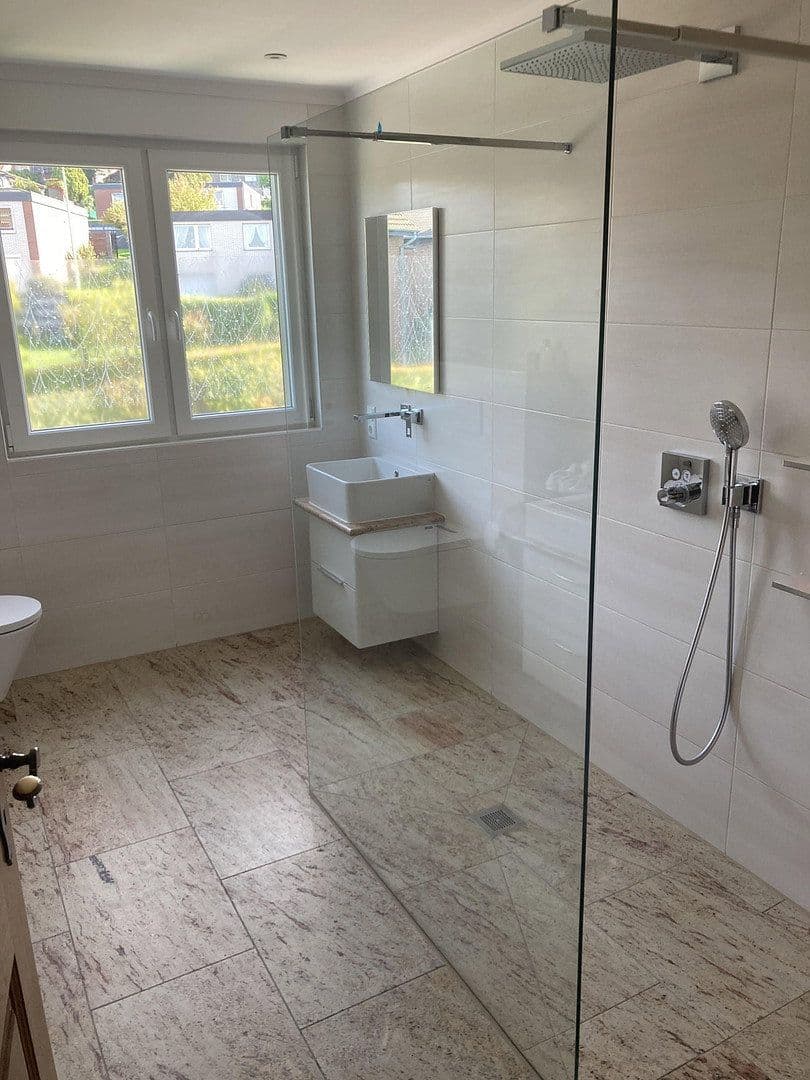 Prodej domu 280 m², pozemek 1.166 m², Stolberg, Severní Porýní-Vestfálsko Prodej domu 280 m², pozemek 1.166 m², Stolberg, Severní Porýní-Vestfálsko