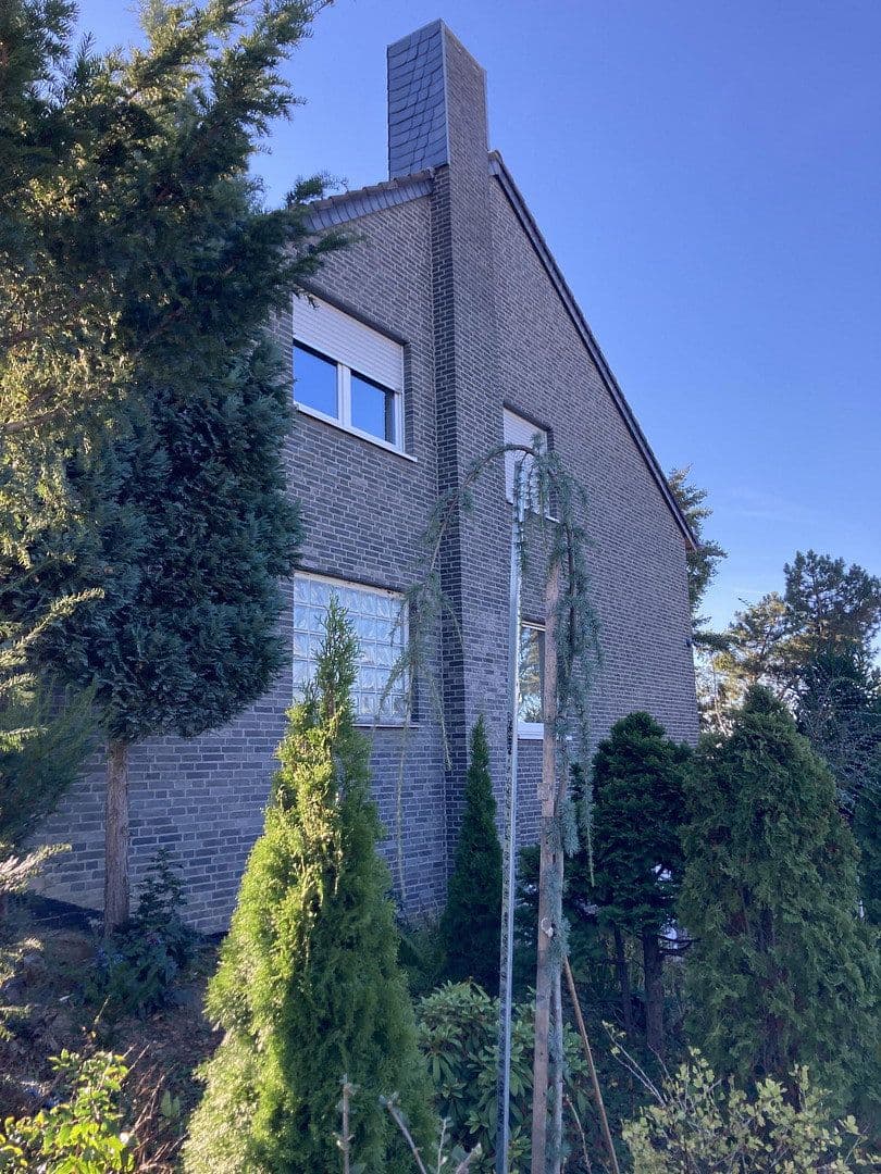 Prodej domu 280 m², pozemek 1.166 m², Stolberg, Severní Porýní-Vestfálsko Prodej domu 280 m², pozemek 1.166 m², Stolberg, Severní Porýní-Vestfálsko