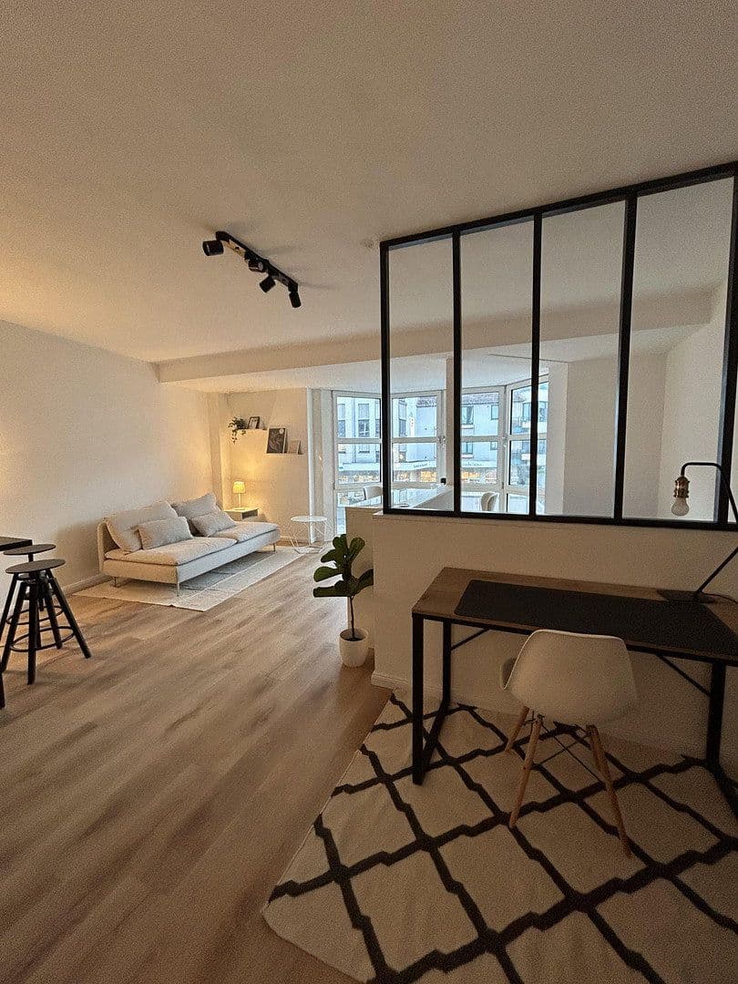 Pronájem bytu 1+1 42 m², Köln, Severní Porýní-Vestfálsko Pronájem bytu 1+1 42 m², Köln, Severní Porýní-Vestfálsko