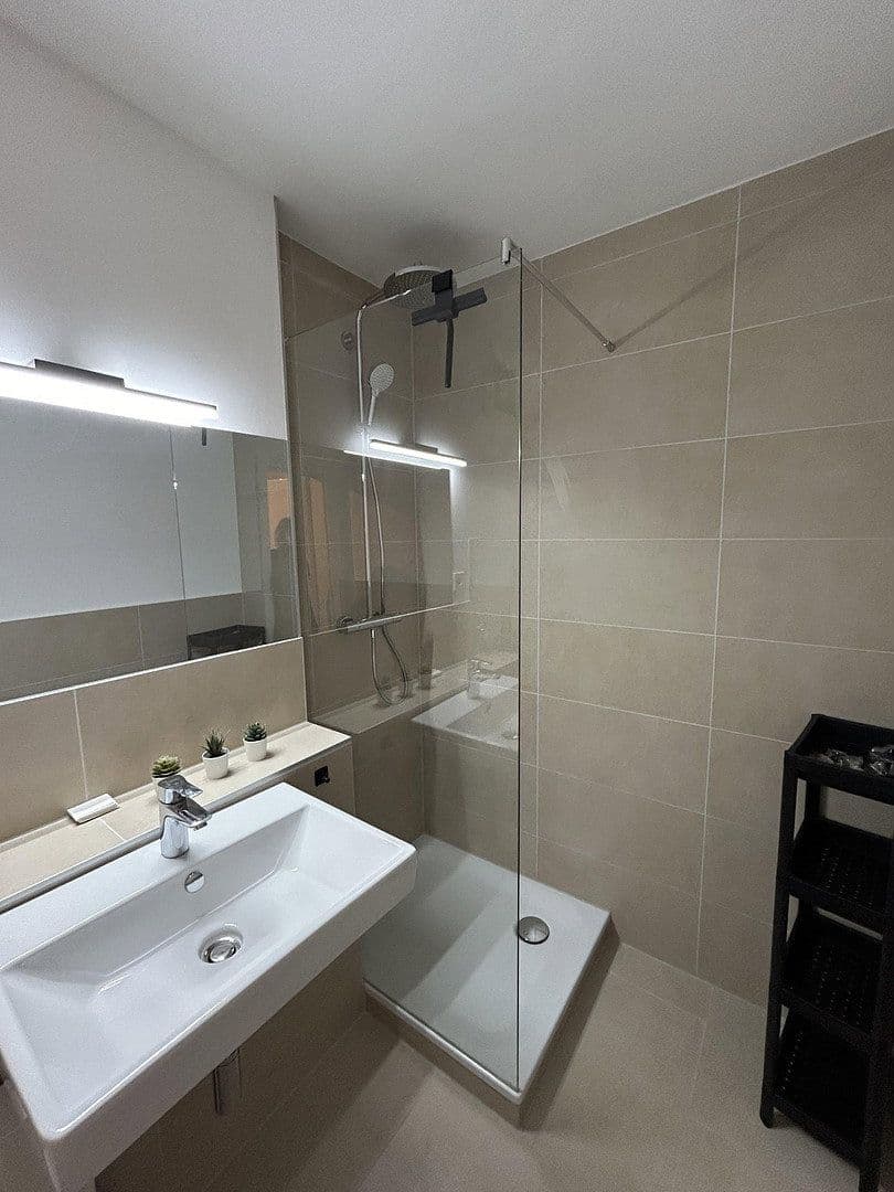 Pronájem bytu 1+1 42 m², Köln, Severní Porýní-Vestfálsko Pronájem bytu 1+1 42 m², Köln, Severní Porýní-Vestfálsko